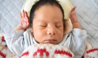 赤ちゃん向けバスタオルの選び方や使い方