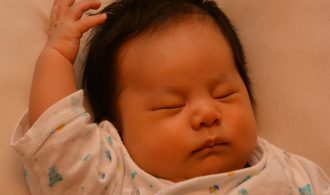 寝る赤ちゃん