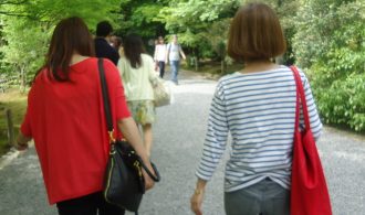 身近にいるかも？注意すべき「フレネミーママ」の存在